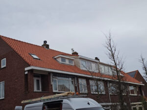 Dak rij huizen voor dakrenovatie Dakspecialist Vriezen