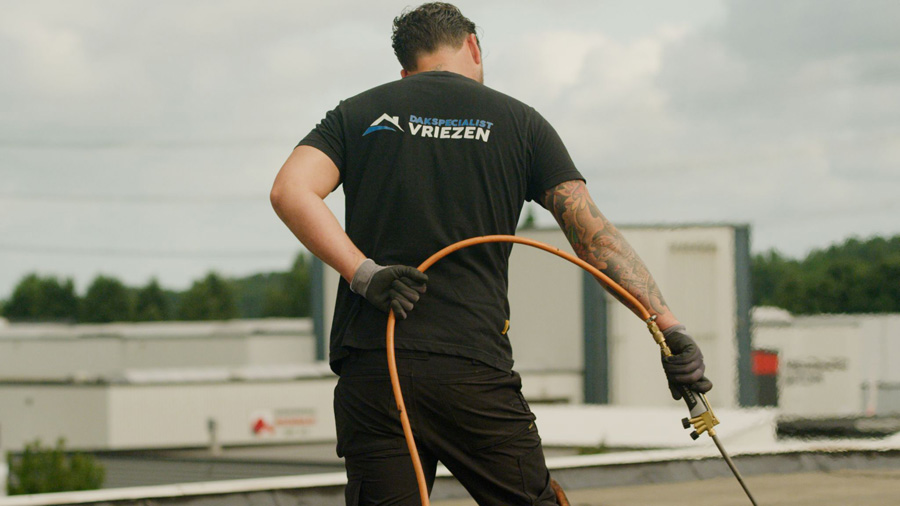 Over Dakspecialist Vriezen